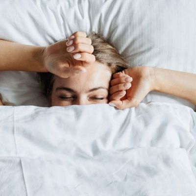 Τελικά είναι κακό να κοιμάσαι με ανοιχτή τηλεόραση;