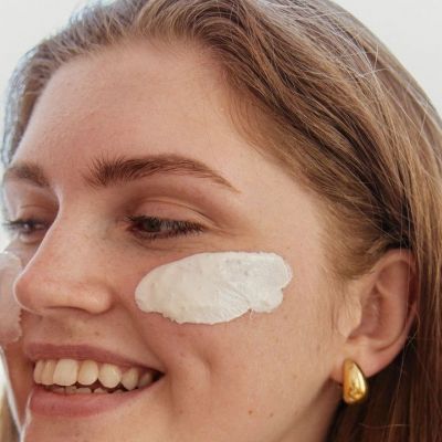 Κρέμα ή serum με ρετινόλη; Τι είναι πιο αποτελεσματικό