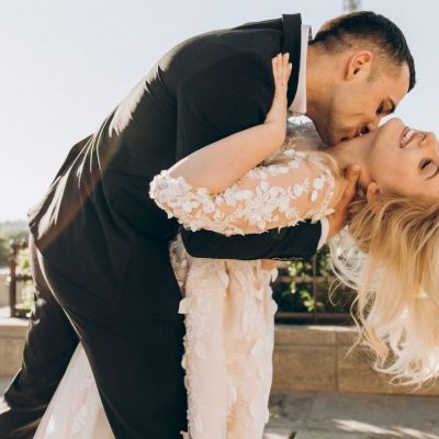 Η συνταγή για έναν τέλειο γάμο περιλαμβάνει δύο μίνι ταξίδια τον χρόνο