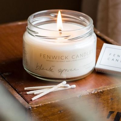 Το έξυπνο κόλπο για να ξεκολλήσεις το κερί από το βαζάκι