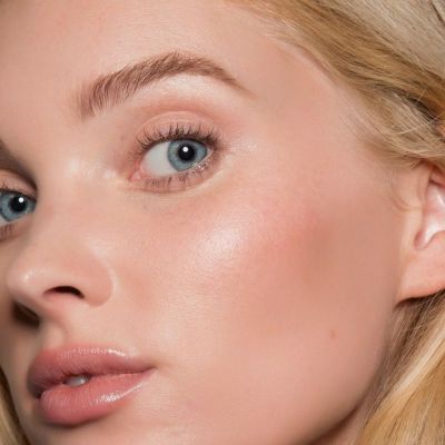 The spring glam: 10 highlighters για κομψή λάμψη στο μακιγιάζ