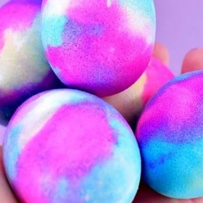 Φέτος θα βάψεις τα αυγά χωρίς ξίδι με μαγειρική σόδα και χρώμα ζαχαροπλαστικής