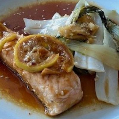 Η απόλυτη συνταγή για Σολομό γλασέ με μέλι και σκόρδο- Γράφει η Majenco