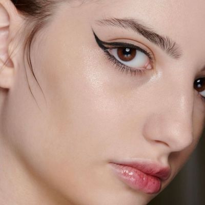 Φουρκέτα ή πιρούνι; 5 genius hacks για τέλεια γραμμή eyeliner