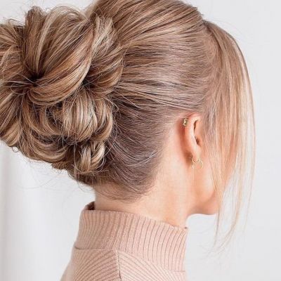 5 updos με λαστιχάκια για να μην έχεις άγχος ότι θα καείς την Ανάσταση