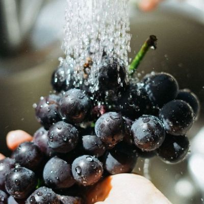 Πρέπει να πλένεις τα φρούτα με ξύδι; Η απάντηση θα σε ξαφνιάσει