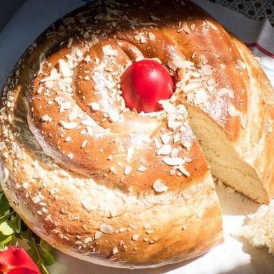 Η πιο εύκολη συνταγή για τσουρέκι θέλει σκληρό αλεύρι και αυτά τα μυστικά στην εκτέλεση