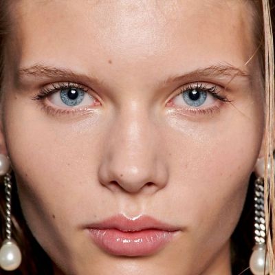 Lip gloss: Τα 10 καλύτερα για juicy χείλη με λαμπερό χρώμα