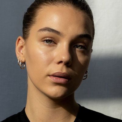 4 tips για να μειώσεις το πρήξιμο στο πρόσωπο μετά το Πάσχα