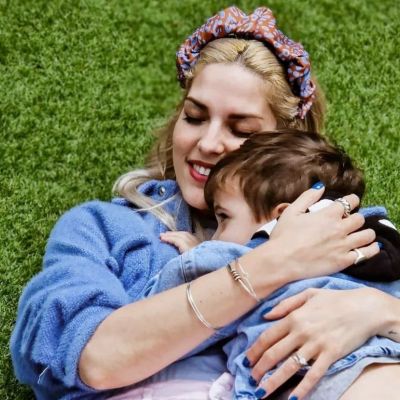 Μαντώ Γαστεράτου: Ο γιος της έφτιαξε κουλουράκια με τη γιαγιά (εικόνες)