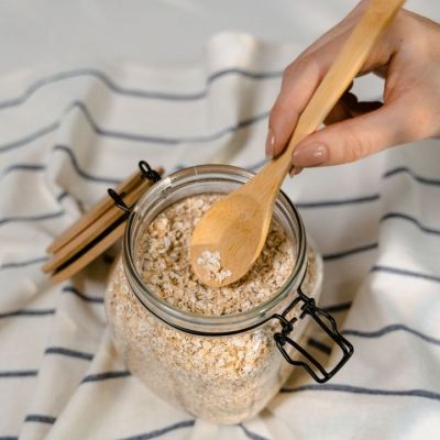 DIY time! Σου έχει περισσέψει βρόμη από το πρωινό; Φτιάξε ένα γρήγορο scrub για απολέπιση προσώπου