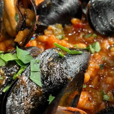 Ποιος είπε ότι το μυδοπίλαφο το τρώμε μόνο στους γάμους;