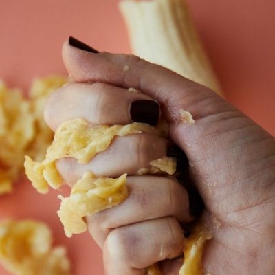 Γιατί η κατανάλωση μπανάνας πριν από τον ύπνο μπορεί να έχει (κυριολεκτικά) εφιαλτικές συνέπειες