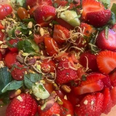 Συνταγή για την απόλυτη δροσερή καλοκαιρινή σαλάτα με καρπούζι- Γράφει η Majenco