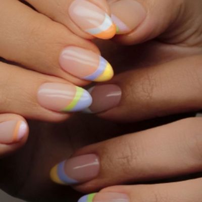 Τα «Colourful nails» θα γεμίσουν με χρώμα τα καλοκαιρινά looks σου