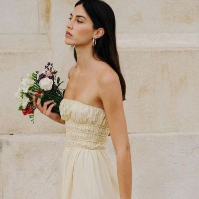 Τα λινά φορέματα που θα μας κρατήσουν δροσερές το καλοκαίρι