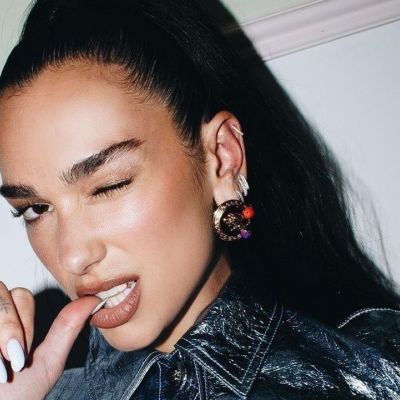 «Blueberry milk nails» το νέο trend στο manicure ταιριάζει σε όλες τις επιδερμίδες