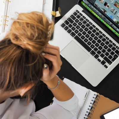 Ο διαλογισμός, η μαγειρική και άλλοι 12 τρόποι για να σταματήσεις την υπερβολική σκέψη