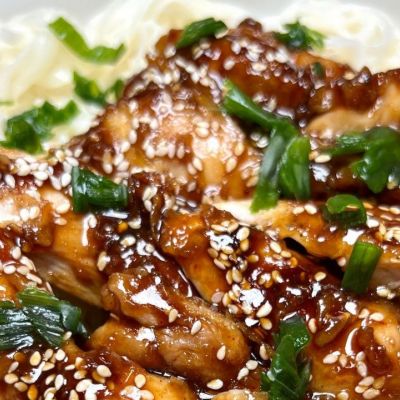 Αυτή είναι η πιο νόστιμη Αυγουστιάτικη συνταγή: Καραμελωμένο κοτόπουλο με μέλι και σάλτσα σόγιας