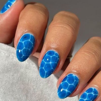 Pool nails; Αυτό είναι το νέο trend στο manicure του καλοκαιριού
