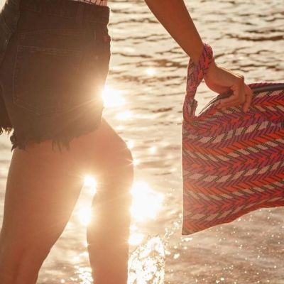 Τα πολύχρωμα νεσεσέρ που θα πάρεις μαζί σου στην παραλία -Και όχι μόνο!