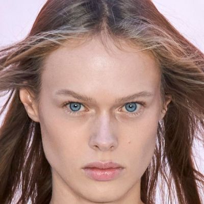 «Milk Tea»: Αυτή είναι η νέα απόχρωση στα μαλλιά θυμίζει το τσάι που πίνουμε το φθινόπωρο