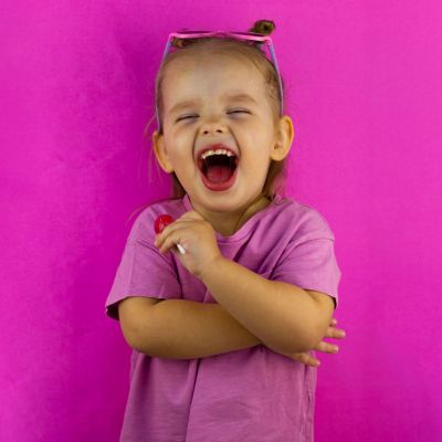 To tip της μαμάς: Πώς να καθαρίσετε τον λεκέ από καραμέλα στα ρούχα