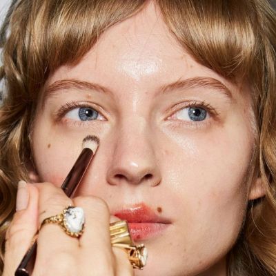 8 concealers που θα απομακρύνουν τους μαύρους κύκλους και την κούραση από το βλέμμα σου