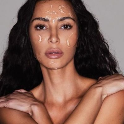 Αυτή είναι η skincare routine που ακολουθεί η Kim Kardashian για λαμπερή επιδερμίδα