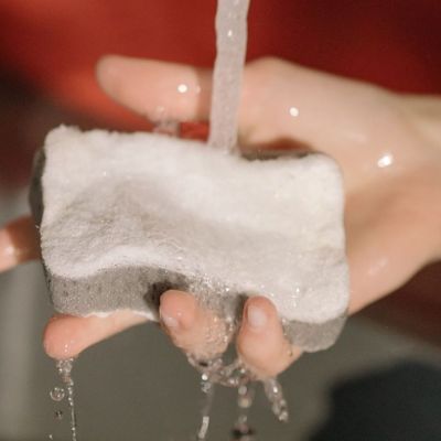 Το ξύδι είναι το μυστικό για να καθαρίσεις το σφουγγάρι κουζίνας