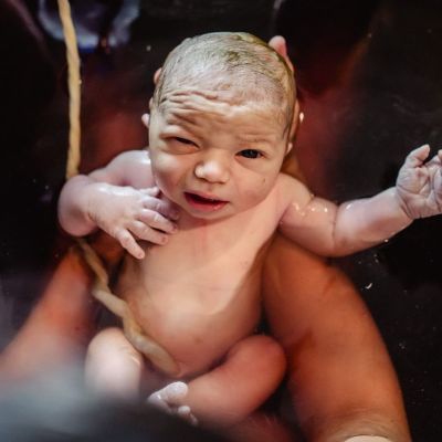 Τα πρώτα λεπτά μετά τη γέννα: Δύο φωτογράφοι απαθανατίζουν τα ιδιαίτερα στιγμιότυπα