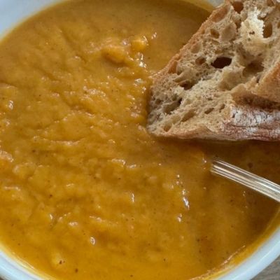 Συνταγή για την απόλυτη βελουτέ σούπα με κολοκύθα, καρότα, και γλυκοπατάτα- Γράφει η Majenco