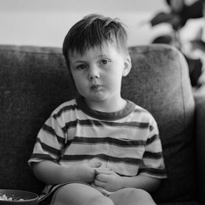 Οι φωτογραφίες της Nadia Stone αποτυπώνουν καθημερινές, οικογενειακές στιγμές