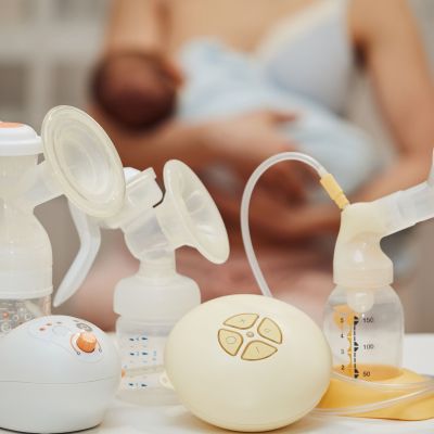 Άντληση γάλακτος: Τι πρέπει να γνωρίζετε πριν αγοράσετε ή νοικιάσετε θήλαστρο