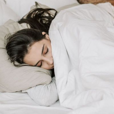 7 λόγοι που δεν πρέπει να κοιμάσαι με θέρμανση (και δεν αφορά τους λογαριασμούς)