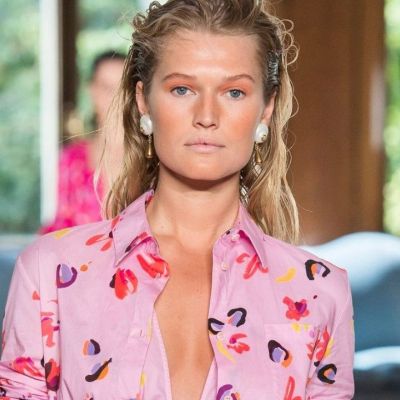 Peach fuzz: Το χρώμα της χρονιάς είναι τέλειο για το μακιγιάζ σου