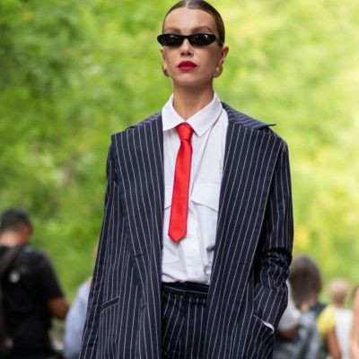 5 κομψά σύνολα με πουκάμισο για να αντιγράψεις