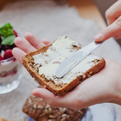 Τι πρέπει να ξέρετε εάν τρώτε βούτυρο κάθε μέρα
