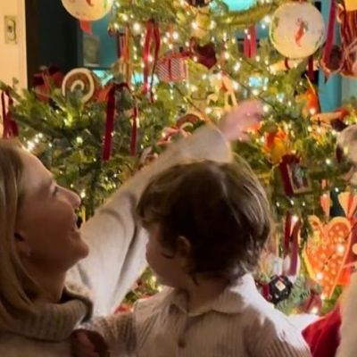 Ο Βασίλης Κικίλιας ντύθηκε Άγιος Βασίλης για τον 3χρονο, πια γιο του