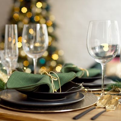 Πρωτοχρονιά στο σπίτι: Ιδέες διακόσμησης για το τραπέζι του Ρεβεγιόν