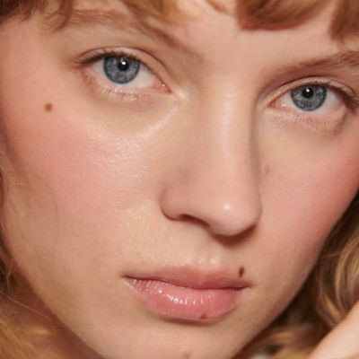 Ροδαλά ζυγωματικά: 4 tips για να εφαρμόσεις σωστά το ρουζ