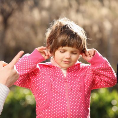 Ποια πράγματα πρέπει να σταματήσουν οι γονείς να κάνουν - Μια ψυχοθεραπεύτρια συμβουλεύει