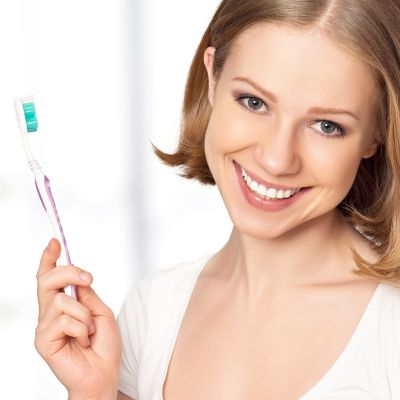 Υγεία δοντιών: Πώς επηρεάζει τη γυναικεία γονιμότητα