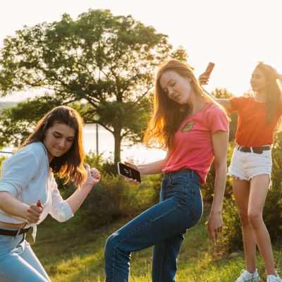 Γιατί οι έφηβοι είναι «κολλημένοι» στο TikTok;