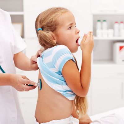 Πονόλαιμος: Αντιμετωπίστε τον με βότανα που έχετε στην κουζίνα