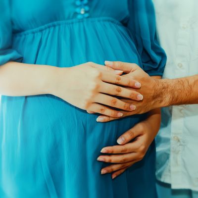 Τρόποι να ενθαρρύνετε το μωρό να κινείται στη μήτρα