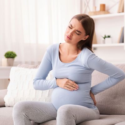 Πόνοι στην πλάτη κατά την εγκυμοσύνη: Πώς θα ανακουφιστείτε