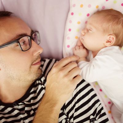 Νέος μπαμπάς: Πώς να φροντίσετε το νεογέννητο μωρό σας