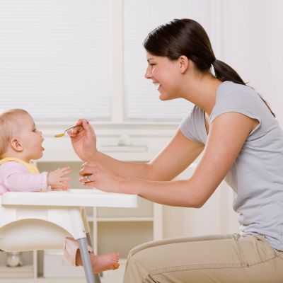 Διατροφή βρέφους 6 έως 9 μηνών: Πρακτικές συμβουλές