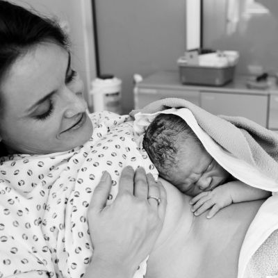 Επαφή δέρμα με δέρμα: Γιατί είναι σημαντική για το νεογέννητο μωρό